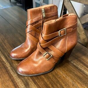 Nurture women’s size 8 zip up 3 1/2” heel bootie